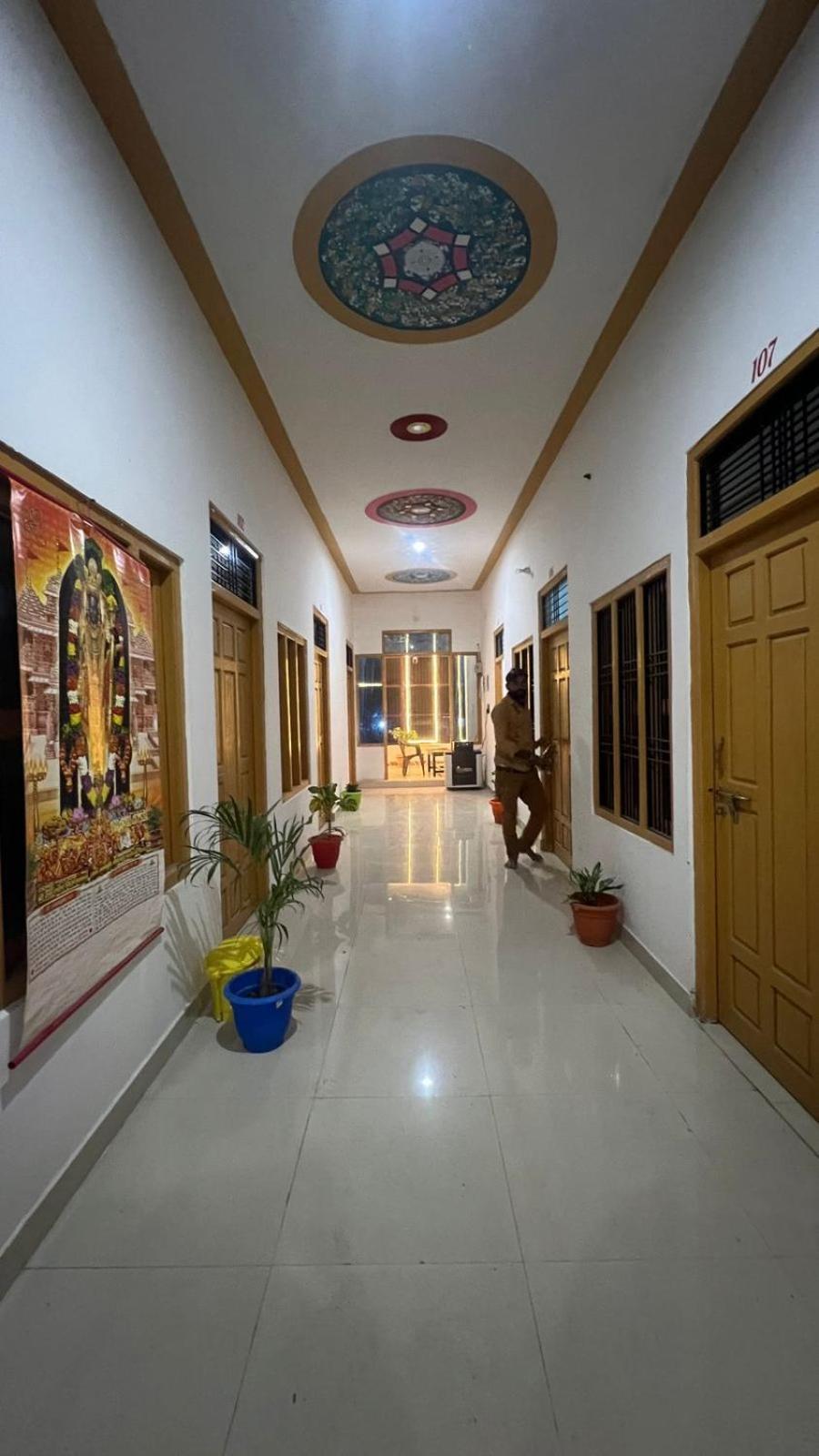 Veda Palace, 900 Meter Distancce From Temple Ayodhya Exteriör bild
